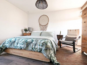 Riverside apartment in Islington